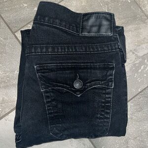 Authentic men’s True Religion Ricky W/flaps relaxed straight jeans. Lightly used